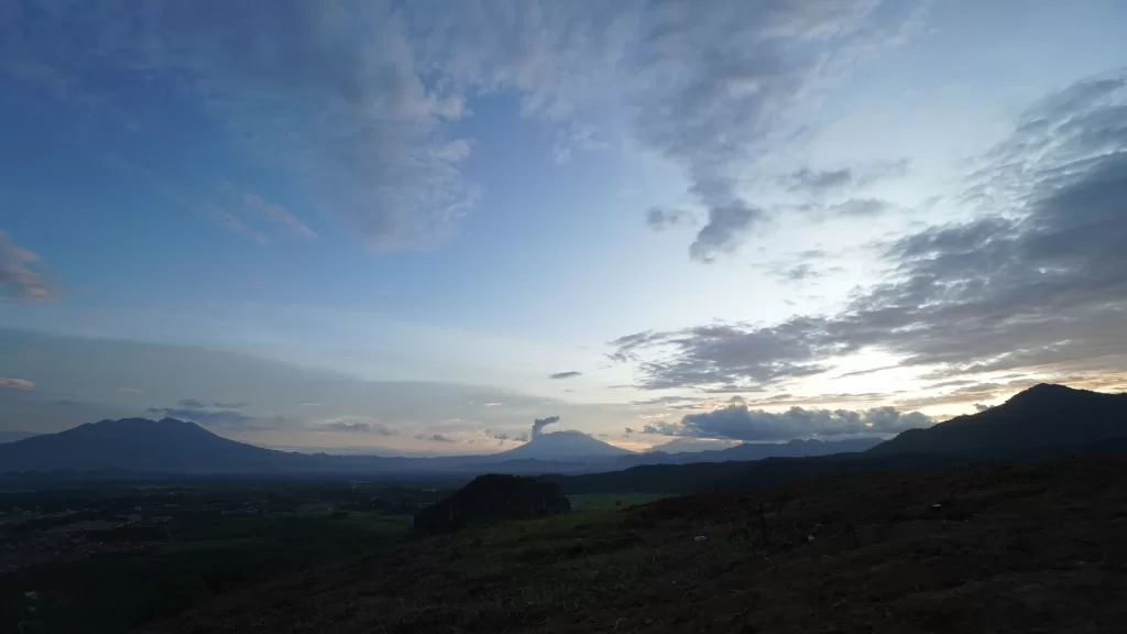 gunung-gunung sumatera barat jika dilihat dari puncak bukik soriak land
